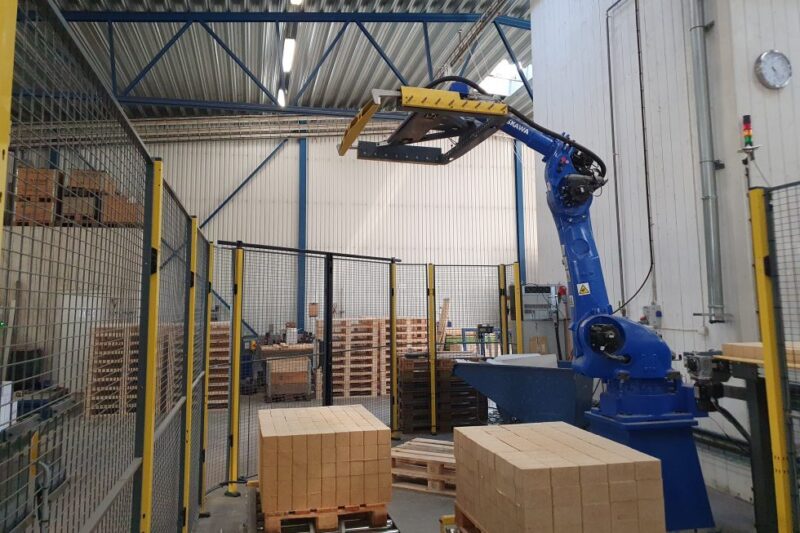 Pallet Manufacturing Block Feeding Machine working in factory